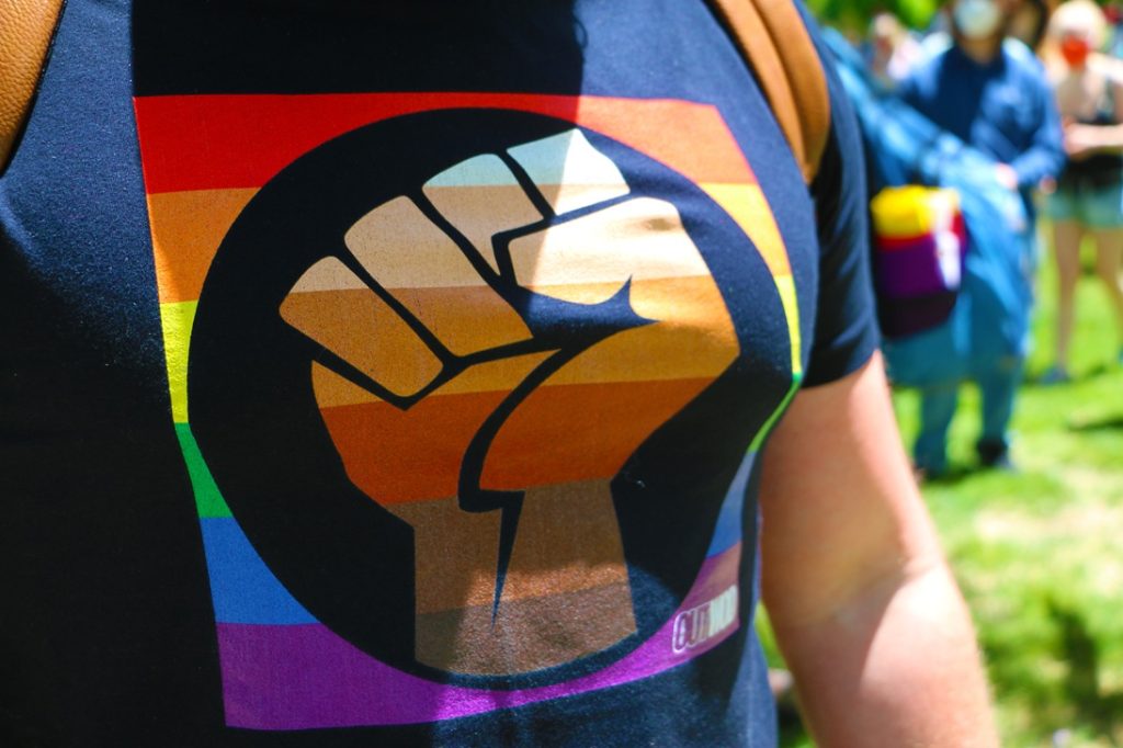 egyedi pólók keresője